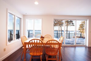 Dining - Private Oceanfront Oasis 4-bedroom house in Brooklin perfect for your getaway (Brooklin)