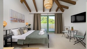 A bedroom with a bed, bedside tables, a TV, a window with curtains, and a view of greenery outside. - Villa Kaia (Istria - Kringa) (Kringa)