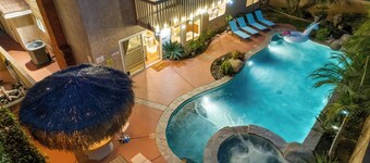 2500 sqft 4-Bedroom House w/ Pool, Hot Tub, King Bed, Garage