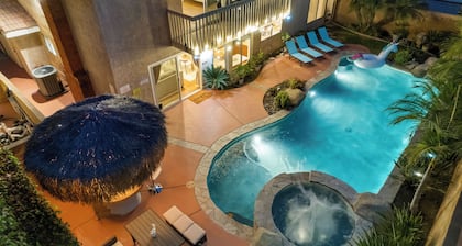 2500 sqft 4-Bedroom House w/ Pool, Hot Tub, King Bed, Garage