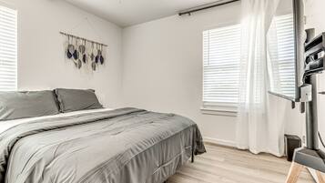 3 slaapkamers, een strijkplank/strijkijzer, wifi, beddengoed