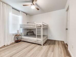 Bügeleisen/Bügelbrett, WLAN, Bettwäsche