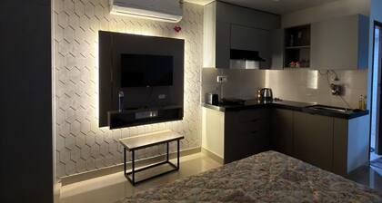 Modern Studio
Apartment with WiFi + Kitchen