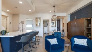 Interior - Opalo 906 | Beachfront 1 BR 1.5 BA with Stunning Views (Puerto Peñasco)