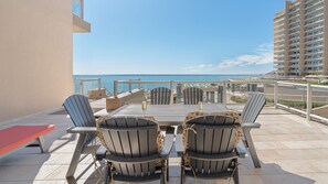 Outdoor dining - Phase 2 Coronado 107 Stylish Ground-Floor 2BR Steps from Pools, Beach & Las Palomas Fun. (Puerto Peñasco)