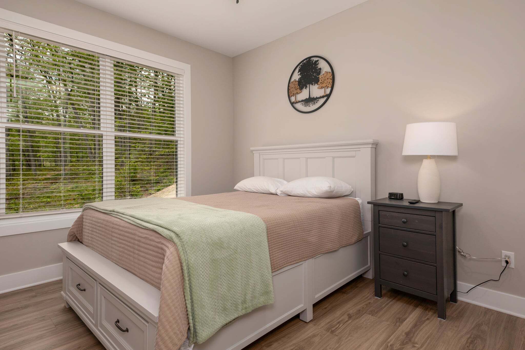 4 habitaciones, tabla de planchar con plancha y wifi gratis 