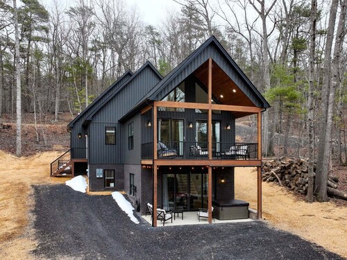 Ridge & Water | Pool table, hot tub, fire pit!