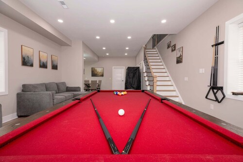 Ridge & Water | Pool table, hot tub, fire pit!