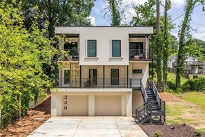 Exterior - Luxury 5BR / 5.5BA Ensuite Baths | Edgewood Social House | Theater | Game Room (Atlanta)