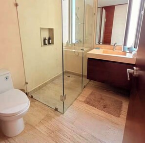 Towels, soap, toilet paper - Modern 3-bedroom bungalow in Tulum | Swimming pool (Tulum)