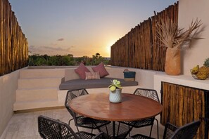 Outdoor dining - Modern 3-bedroom bungalow in Tulum | Swimming pool (Tulum)