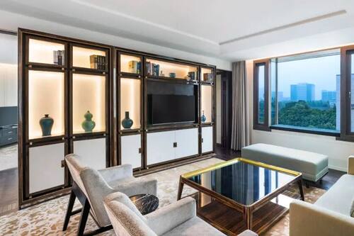 Habitación Premier | Ropa de cama de alta calidad, edredón y artículos del minibar gratis