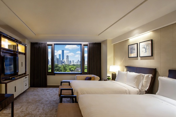Ropa de cama de alta calidad, cubrecamas y artículos del minibar gratis