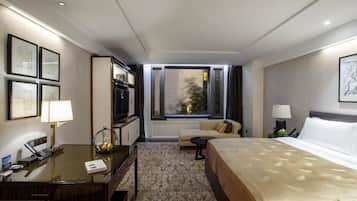 Caja de seguridad en la habitación y escritorio