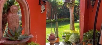 Hacienda Bugambilias - Colonial Boutique Stay + Garden & Jacuzzi