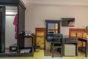 Deluxe Twin Room, City View | Interior - Dara Panha Sak Guesthouse (Siem Reap)