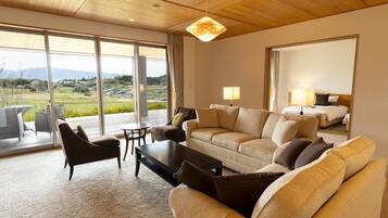 Executive Suite | Living area