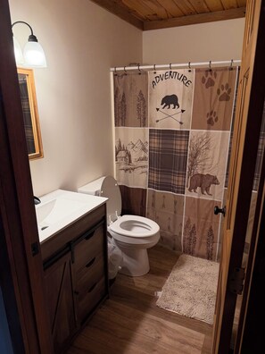 Whirlpool, Haartrockner, Handtücher, Seife