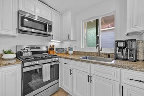 Micro-ondes, four, plaque de cuisson, lave-vaisselle