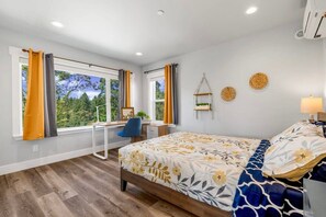 4 Schlafzimmer, Schreibtisch, Bügeleisen/Bügelbrett, Reisekinderbett