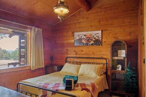 3 bedrooms, free WiFi, bed sheets - Milner Pass Log Cabin - Pet-Friendly 3BR (South Fork)