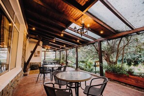 Uitzicht op het zwembad 