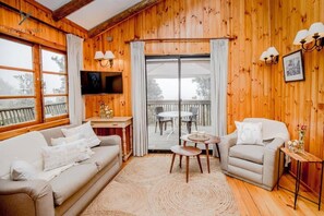 Superior-alpehytte - udsigt til have | Opholdsområde