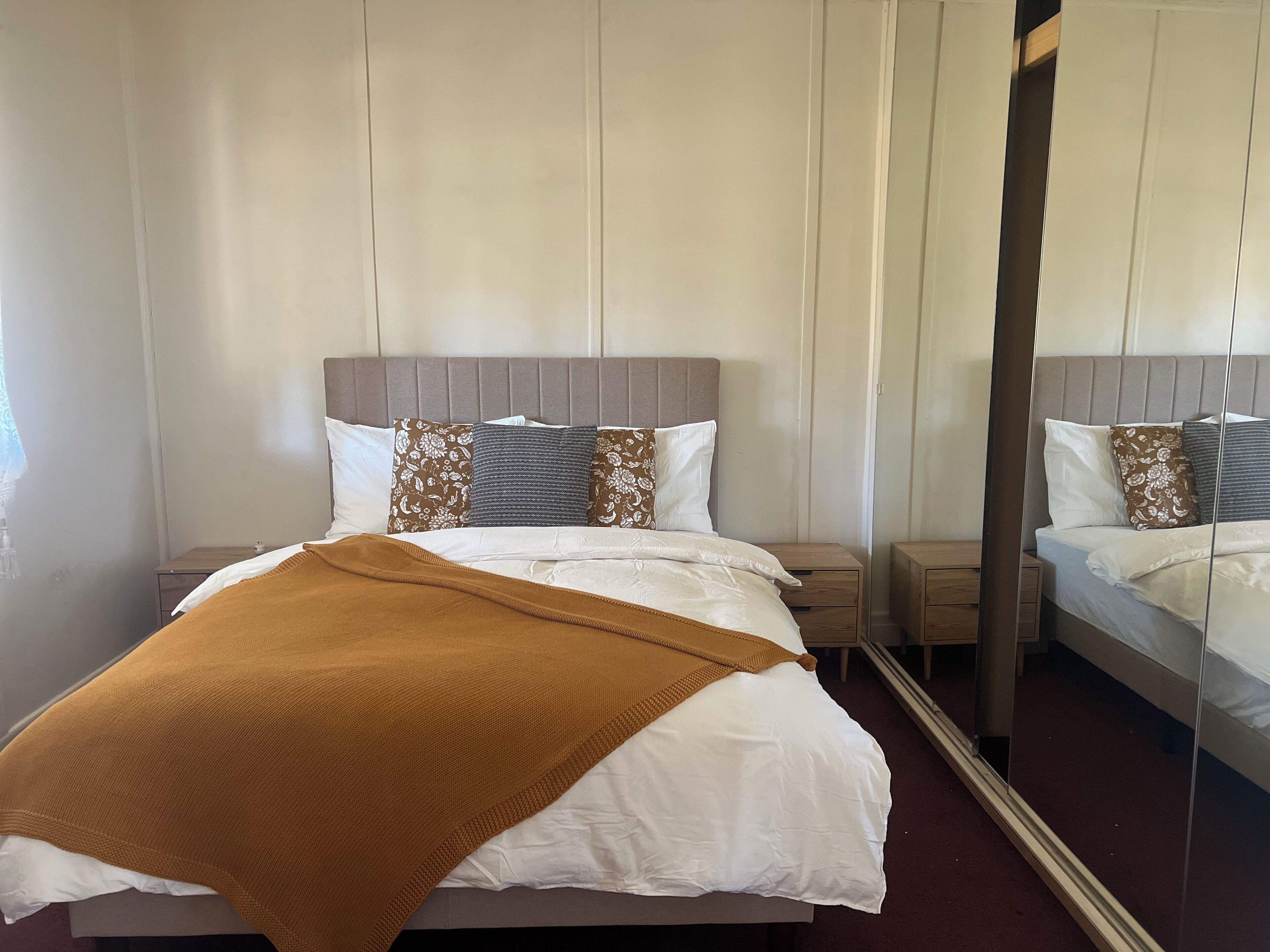 Iron/ironing board, Internet, bed sheets