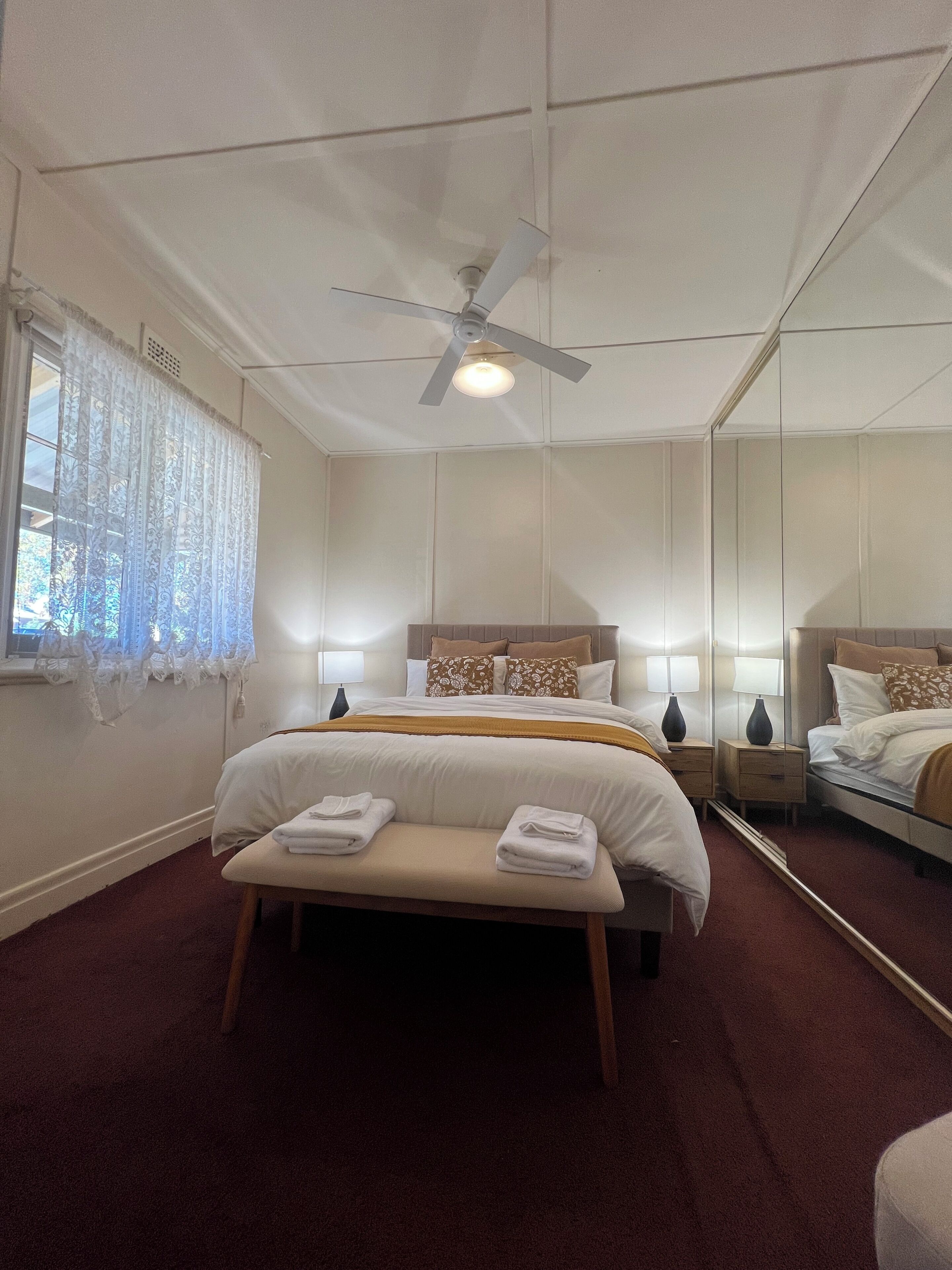 Iron/ironing board, Internet, bed sheets