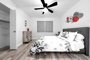 3 bedrooms, iron/ironing board, WiFi, bed sheets - Vibrant 3/2 Remodel w/ Full Size Twister & Disc Golf Gameroom Fun (Temple)
