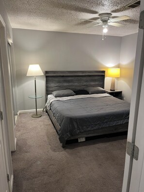 3 bedrooms, iron/ironing board, WiFi, bed sheets - 3-bedroom townhome in fantastic Kansas City with AC (Kansas City)