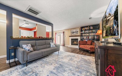 Cozy Comfort at Loma Del Rey - An Irvie Home