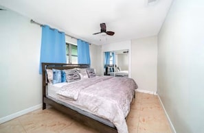 Bügeleisen/Bügelbrett, Internetzugang, Bettwäsche