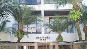 A gated entrance to a building with the sign "MARY CÉU 1305". - Beautiful and cozy duplex with private pool. (Guarujá)