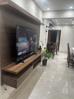 Interior - Beautiful and cozy duplex with private pool. (Guarujá)