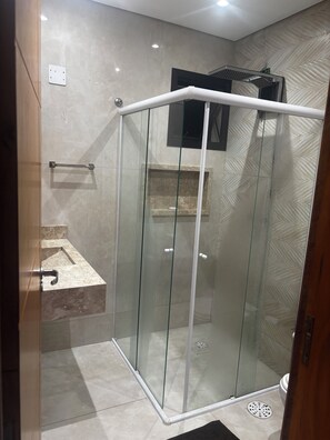 Bathroom - Beautiful and cozy duplex with private pool. (Guarujá)