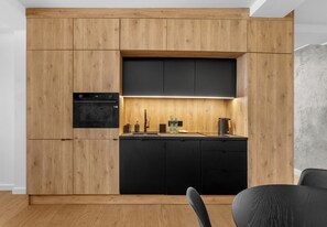 Fridge, microwave, oven, stovetop - Korfantego Urban Loft Apartment (Katowice)