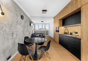 Dining - Korfantego Urban Loft Apartment (Katowice)