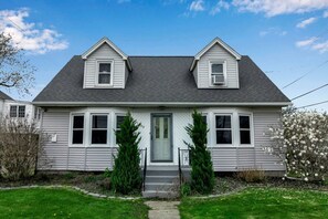 Exterior - *Central location*Clean*Parking* (Cheektowaga)