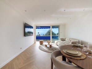 Interior - 2-Br Sea-View Apartment – East Cannes (Cannes)