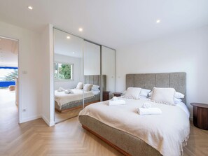 2 bedrooms, iron/ironing board, WiFi, bed sheets - 2-Br Sea-View Apartment – East Cannes (Cannes)