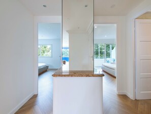 2 bedrooms, iron/ironing board, WiFi, bed sheets - 2-Br Sea-View Apartment – East Cannes (Cannes)