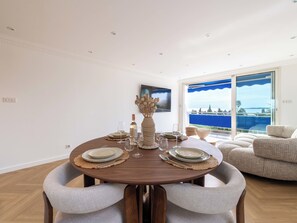 Dining - 2-Br Sea-View Apartment – East Cannes (Cannes)