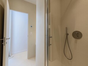 Bruser, gratis toiletartikler, hårtørrer, håndklæder