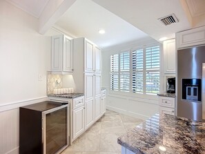 Private kitchen - Cozy 2-bedroom condo with AC in peaceful Siesta Key (Siesta Key)