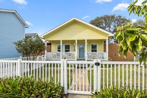Exterior - Sunflower Yellow Coastal Escape (Galveston)