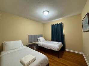 3 chambres, fer et planche à repasser, accès à Internet, literie fournie