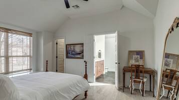 3 bedrooms, desk, iron/ironing board, free WiFi