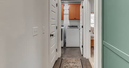 Antique and Modern Charming 3-bedroom home, 7 mins to Paycom & Convention Center