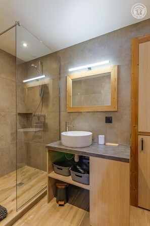 Shower, hair dryer - LES CONTREBANDIERS - LA GIETTAZ (LA GIETTAZ)